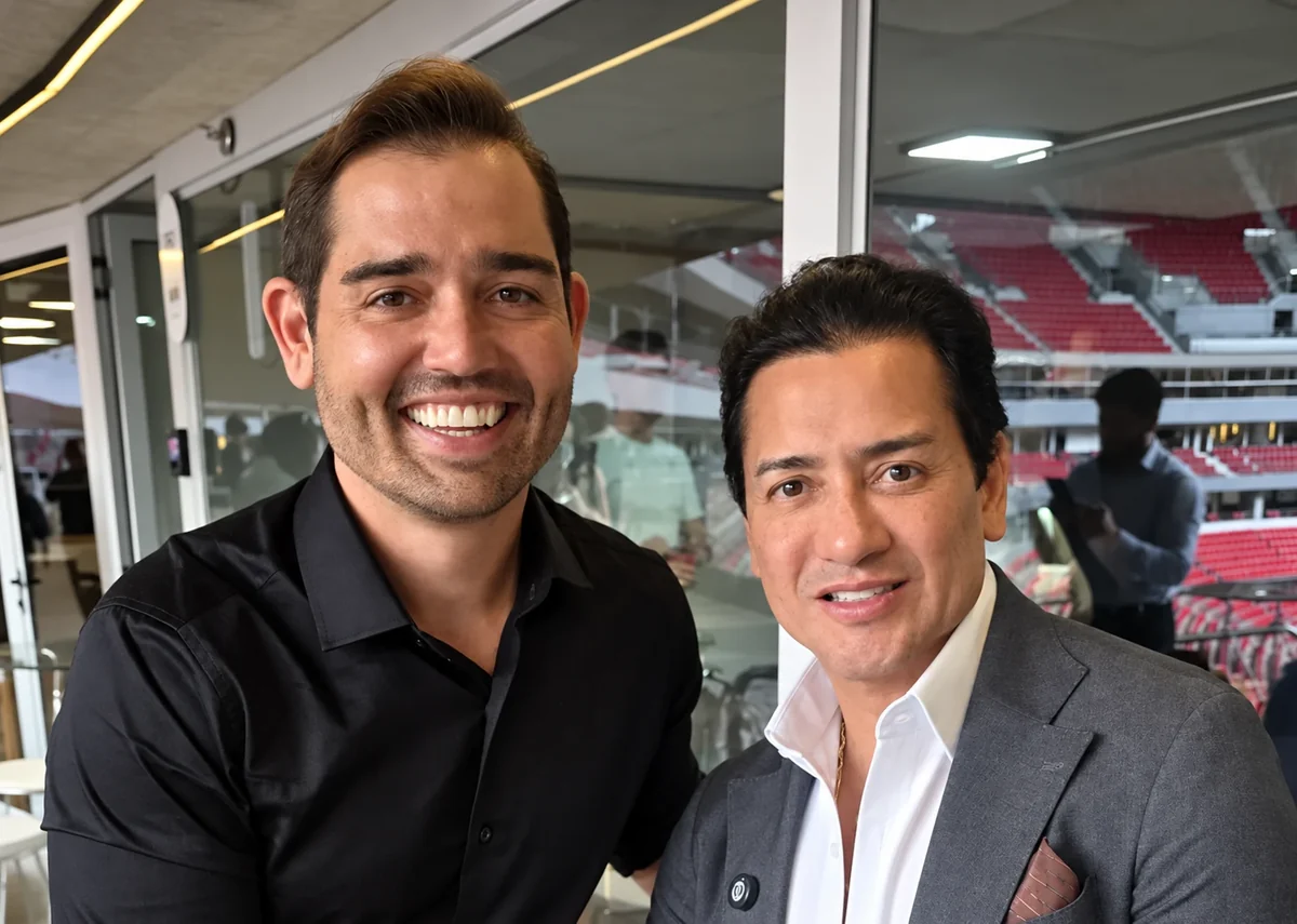 André Cherman e Dr. Viotto em uma suíte com vista para o estádio